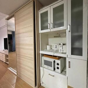 Zimmer mit Kingsize-Bett